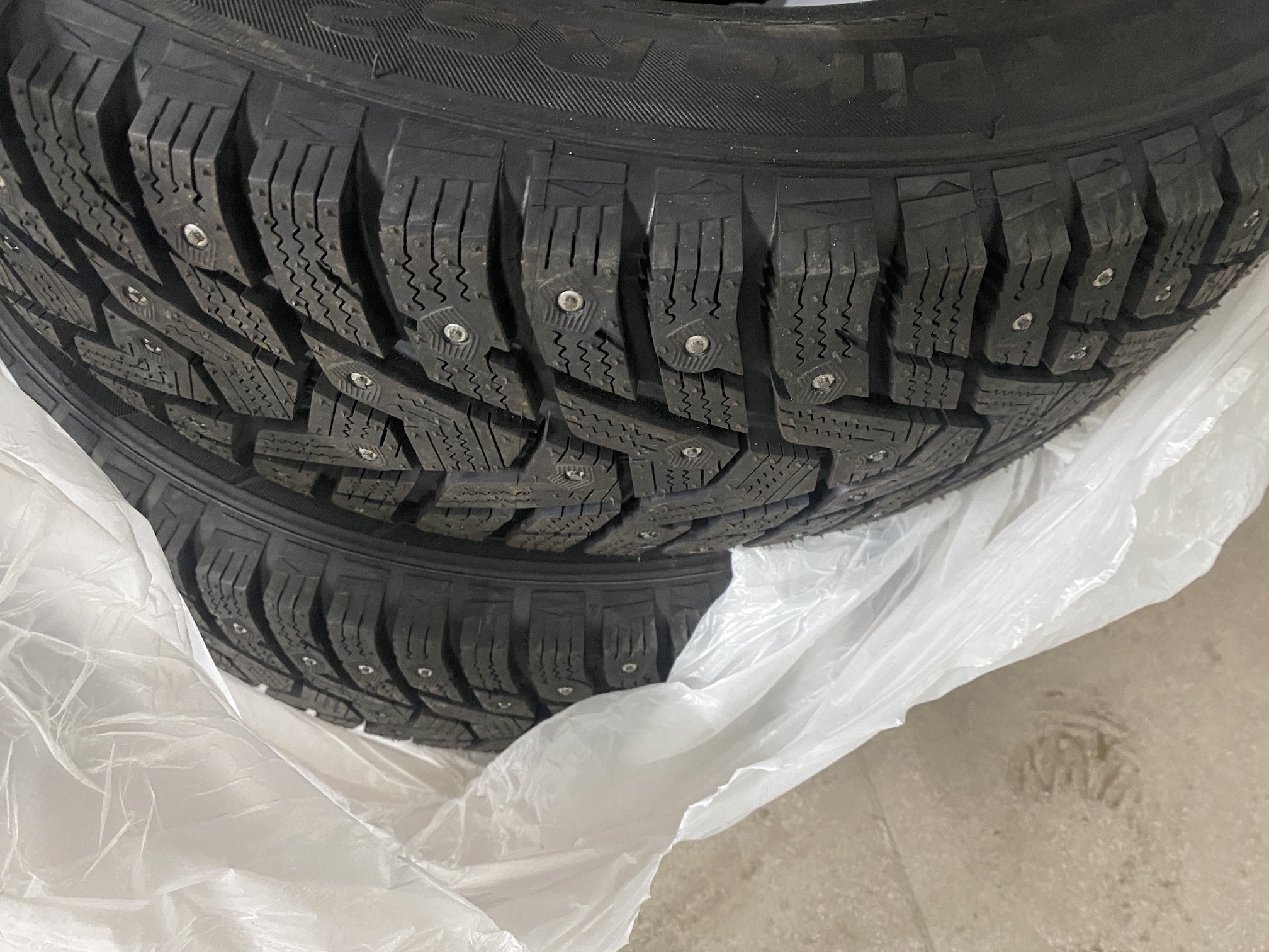 Hankook i-Pike RS2